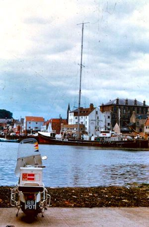 Oceaan 7 tied up in Whitby OS ANgel pub
